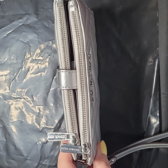 Micheal Kors Silver wristlet - Picture 2 of 7